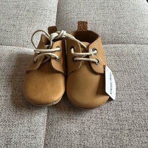 Piper Finn NWT low top Oxfords soft soles. Size 3. Color tan